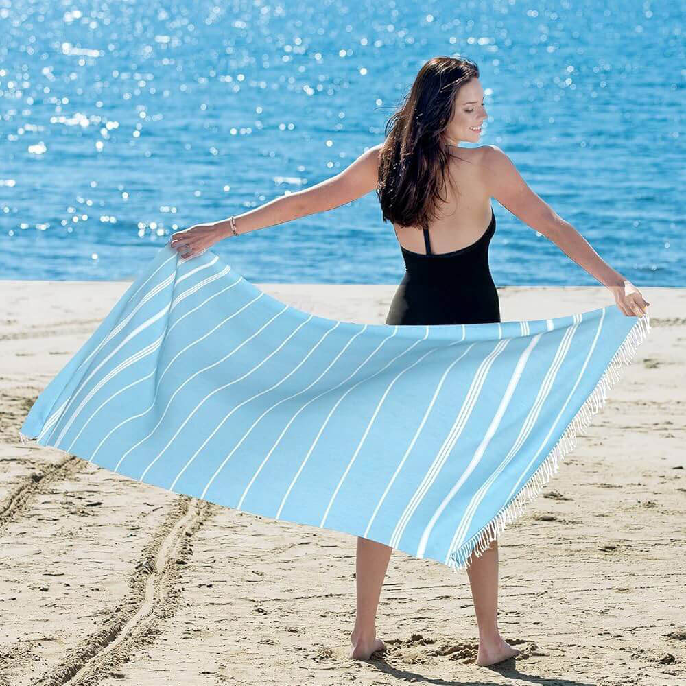 fouta est la serviette de plage tendance en france pour lété 2025