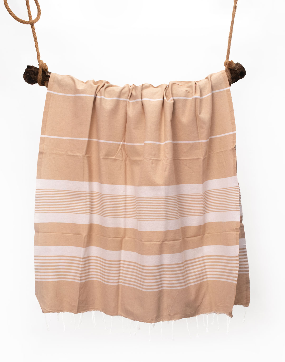 Séchage extérieur illustrant des conseils de rangement pour les serviettes fouta après lavage