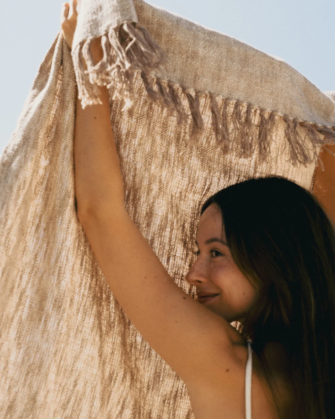 fouta-a-la-plage-pour-se-proteger-de-la-soleil